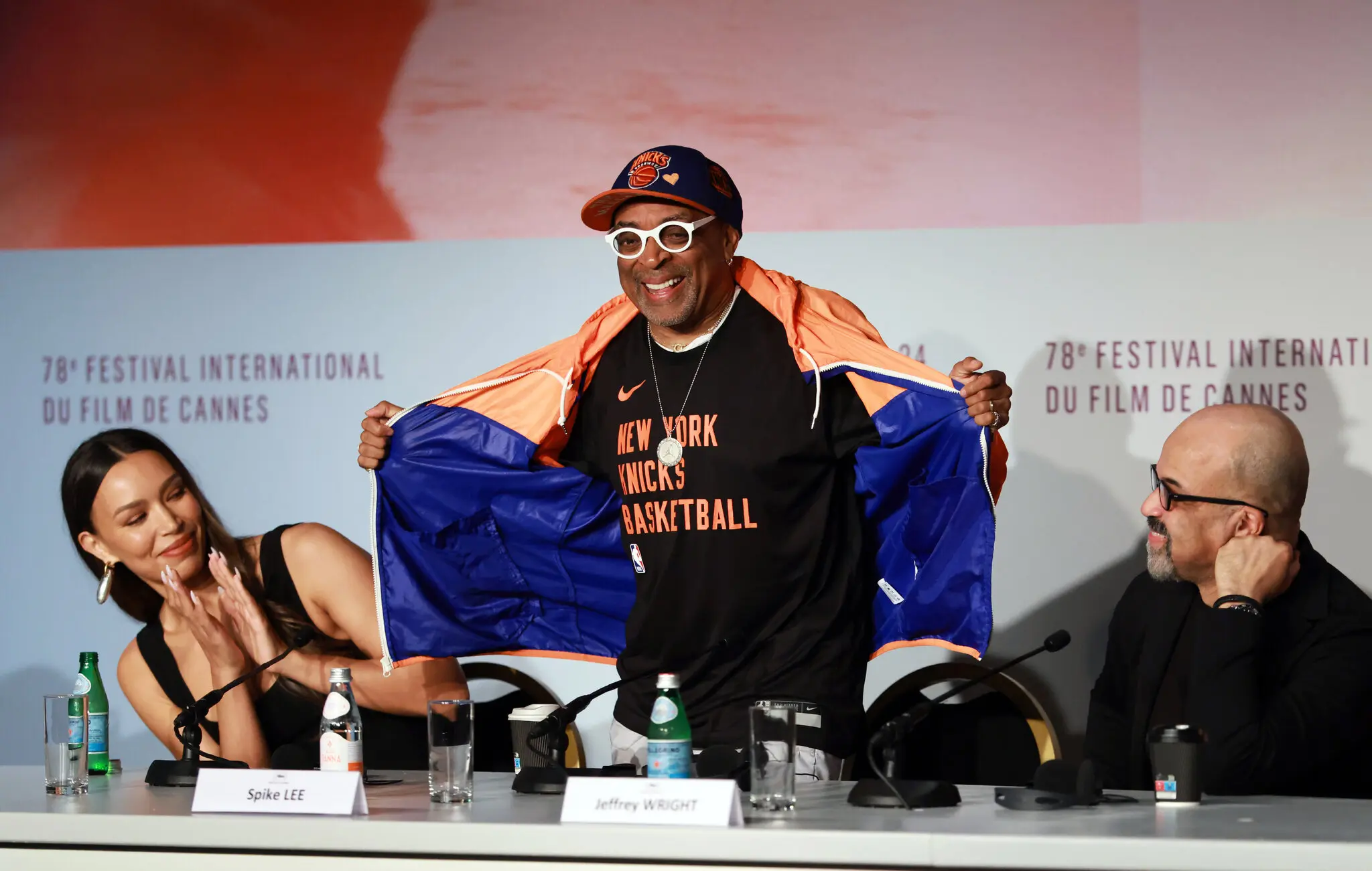 Спайк Лі в Каннах в образі фаната “Нікс”: режисер не приховує своєї любові до Нью-Йоркського баскетболу